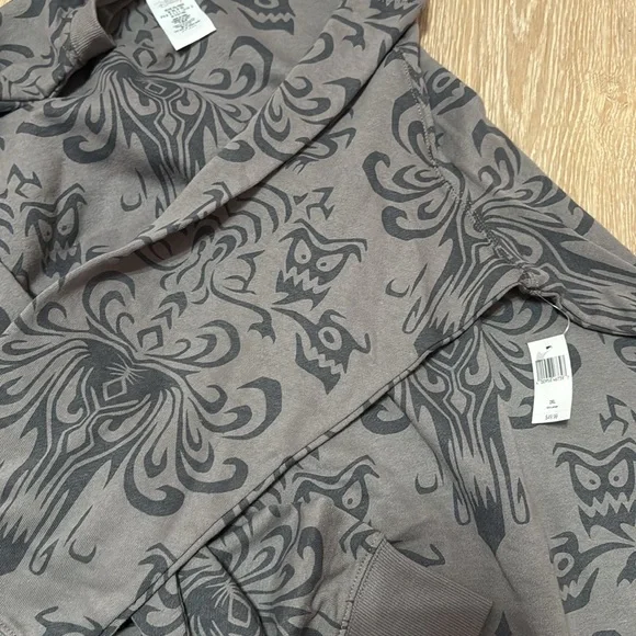 haunted mansion creepy wallpaper sweatshirt 🩶 size 2XL new with tags - Picture 4 of 4